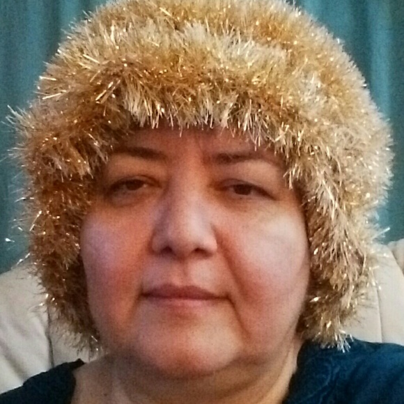 Golden handmade crochet scarf and hat - Picture 4 of 7